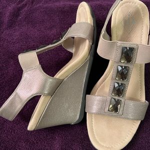 St. John’s bay wedge sandals never worn